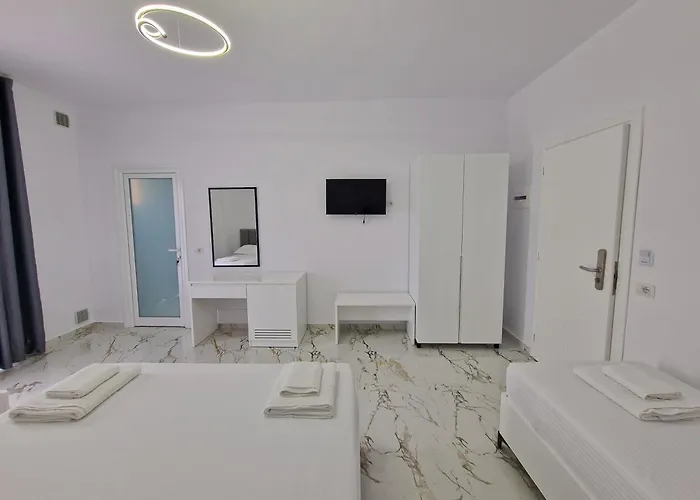 Klari Εξαμίλιο